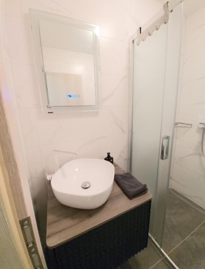 Apartman S Dvije Spavace Sobe Porec Bagian luar foto