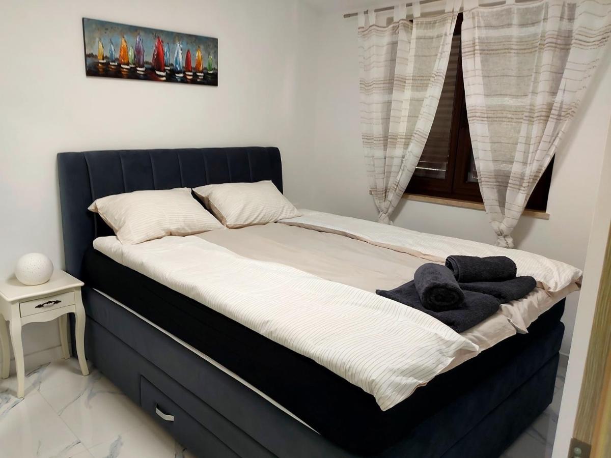 Apartman S Dvije Spavace Sobe Porec Bagian luar foto