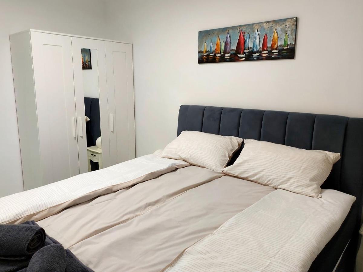 Apartman S Dvije Spavace Sobe Porec Bagian luar foto